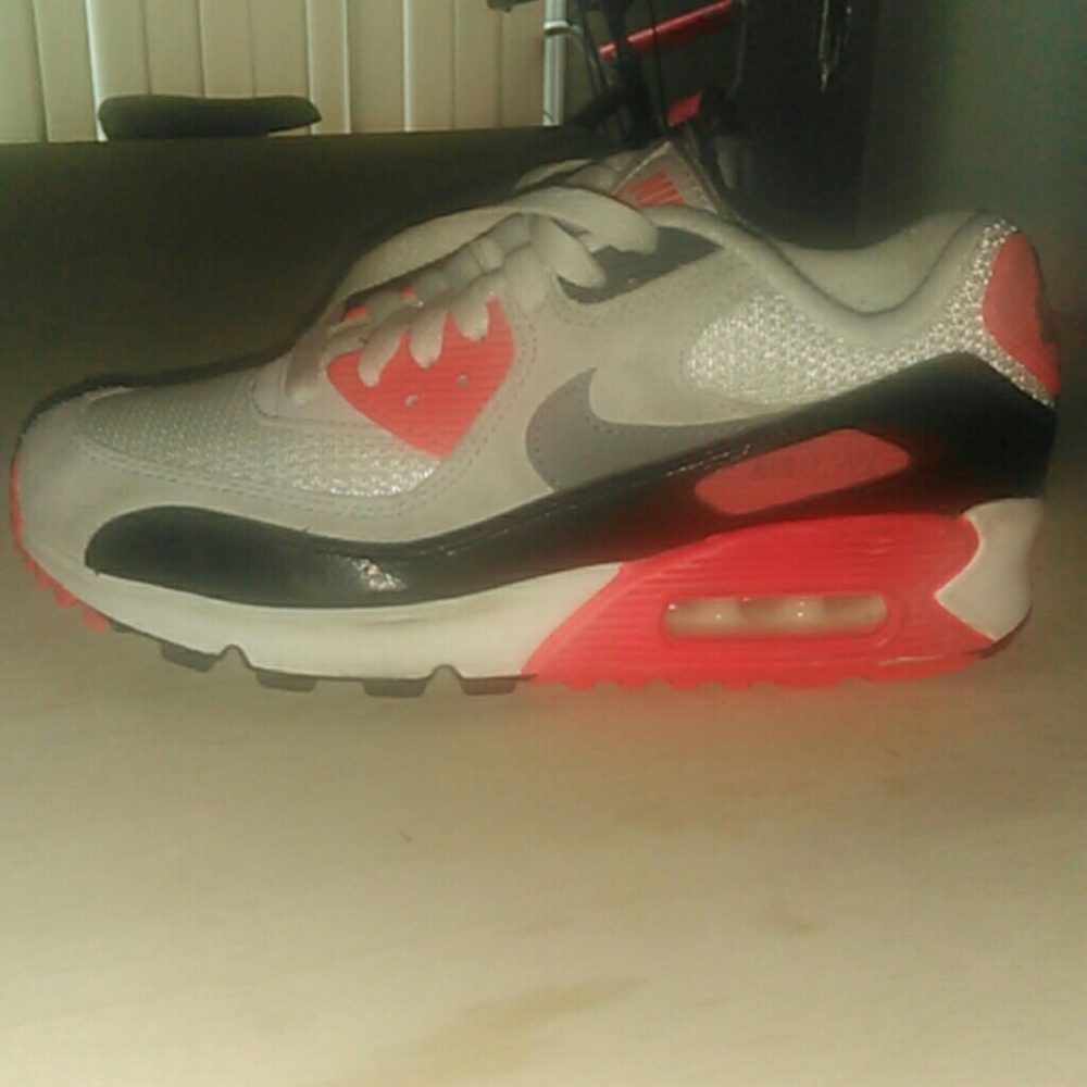 Girls Youth Nikes!